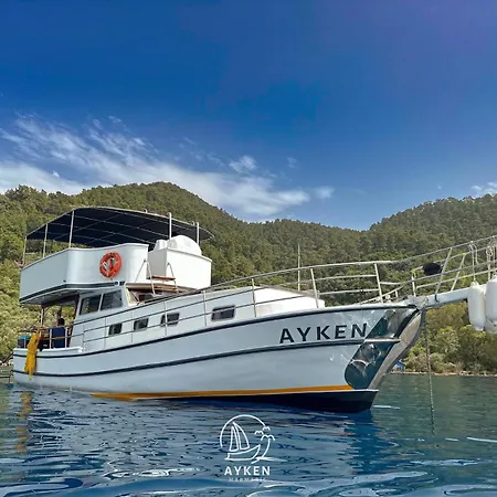 Botel Ayken Boat