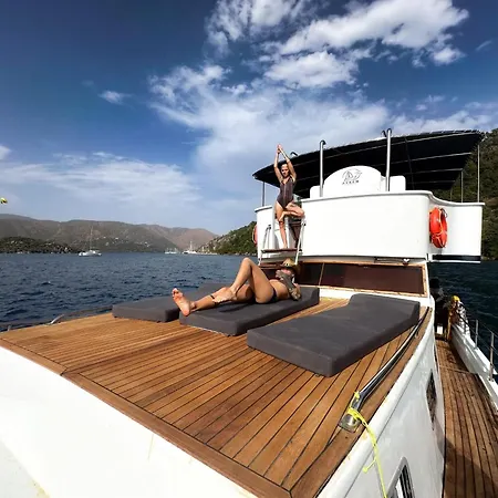 Botel Ayken Boat *